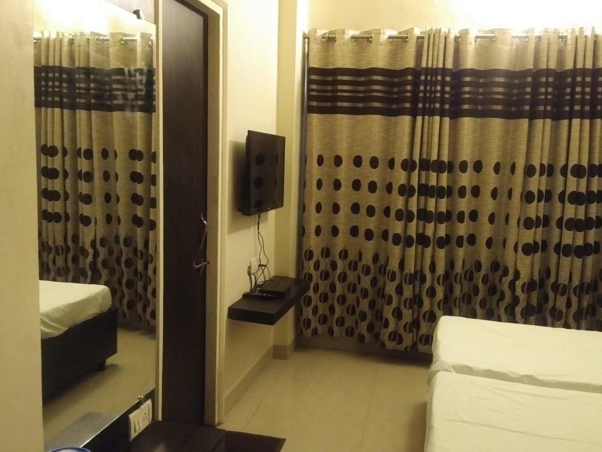 Hotel Rose Lodge Poona Buitenkant foto