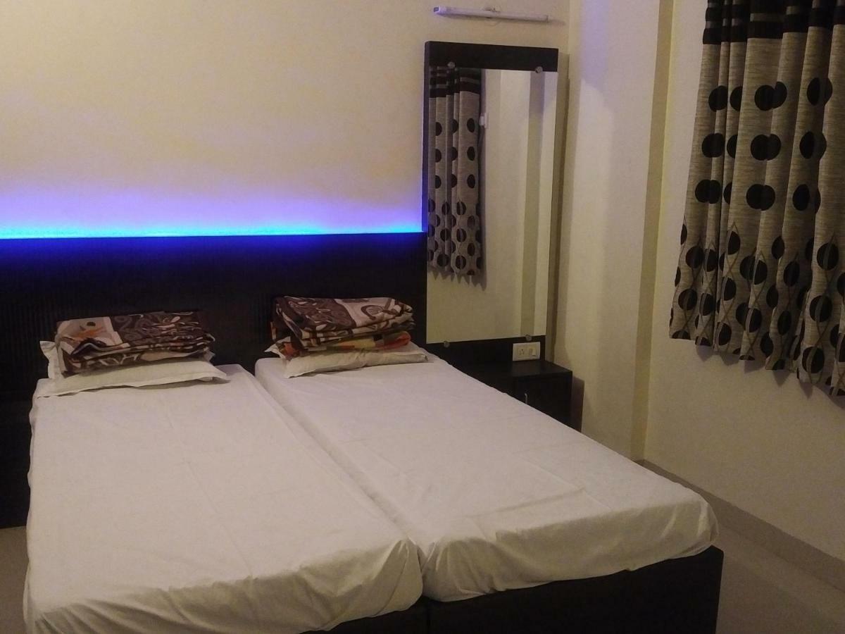 Hotel Rose Lodge Poona Buitenkant foto