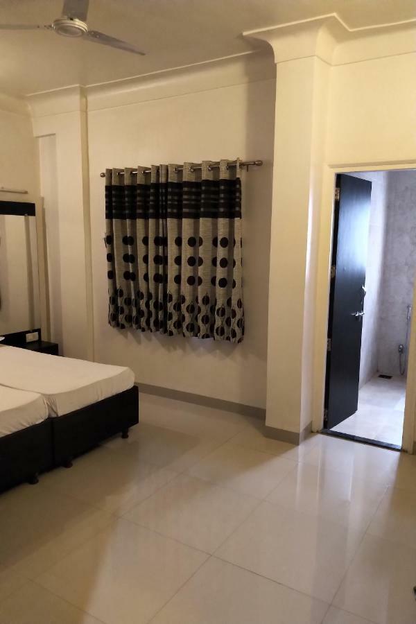 Hotel Rose Lodge Poona Buitenkant foto