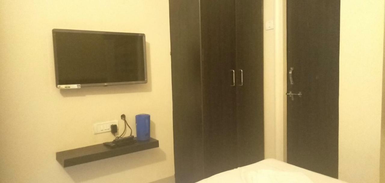 Hotel Rose Lodge Poona Buitenkant foto
